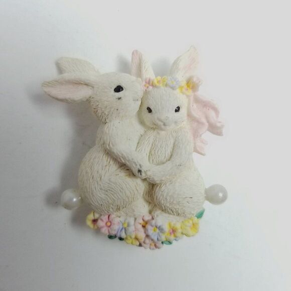 Vintage Cute Snuggle Bunnies Brooch, White and Floral Love Sweetheart Pin, Estat - Picture 2 of 6